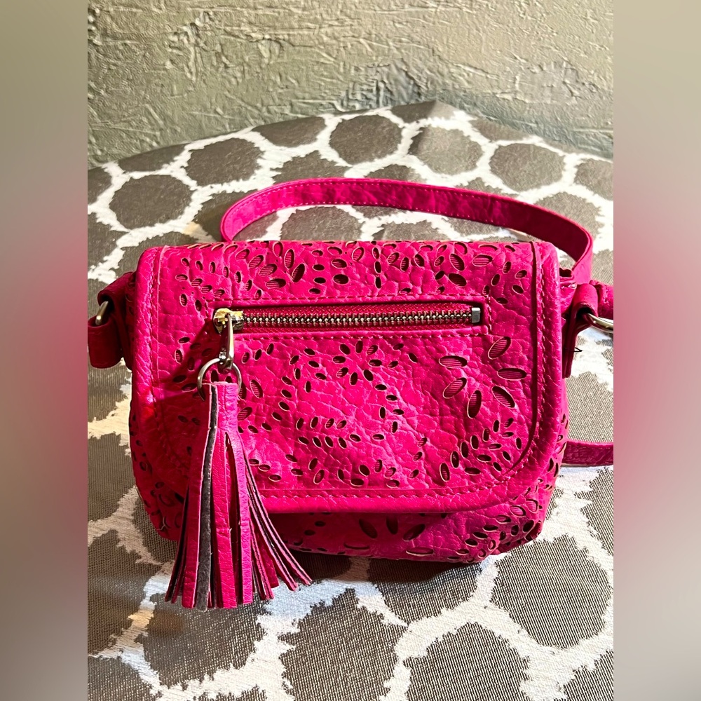 Stylish Fuchsia Crossbody Bag with Tassel Detail